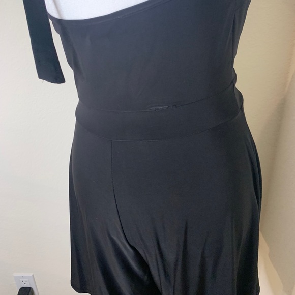 Cameo black romper halter tie, key hole front - Picture 7 of 8